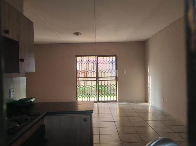 3 Bedroom Apartment in Grobler Park