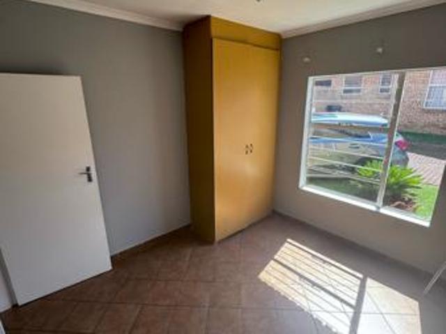 3 Bedroom Apartment in Grobler Park