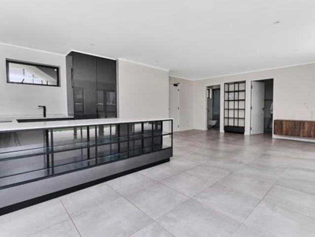 3 Bedroom Apartment in Hyde Park
