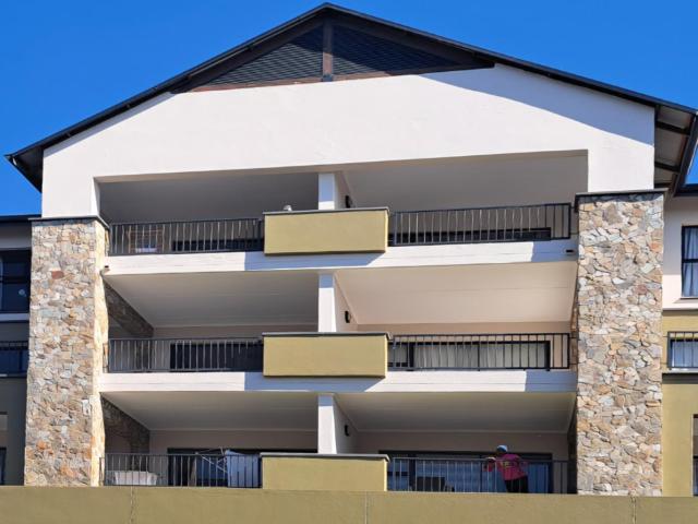 3 Bedroom Apartment in Halfway House