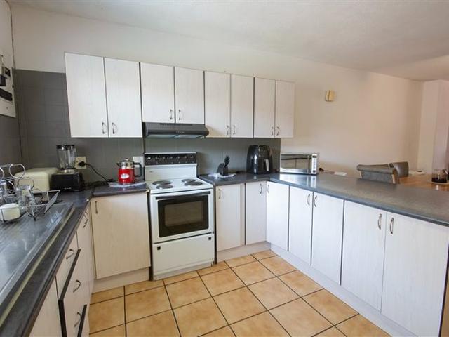 3 Bedroom Apartment in Heidelberg Central