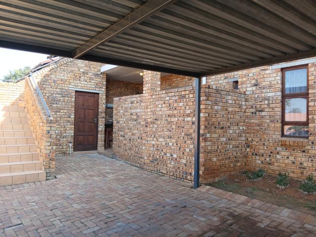 3 Bedroom Apartment in Honeydew Grove