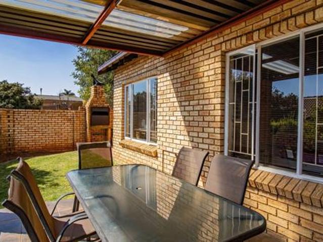 3 Bedroom Apartment in Honeydew Ridge