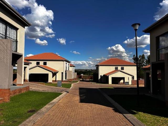 3 Bedroom Apartment in Jackaroo Park