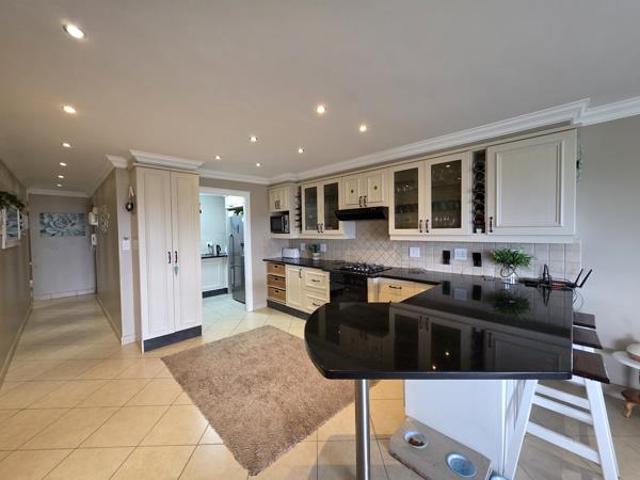 3 Bedroom Apartment in Jeffreys Bay Central