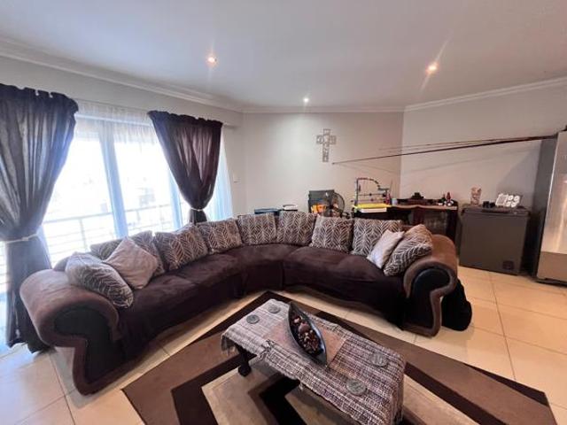 3 Bedroom Apartment in Ferreira Town