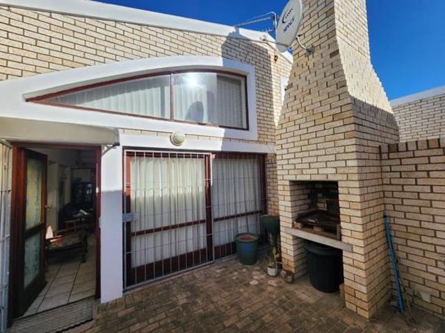 3 Bedroom Apartment in Jeffreys Bay Central