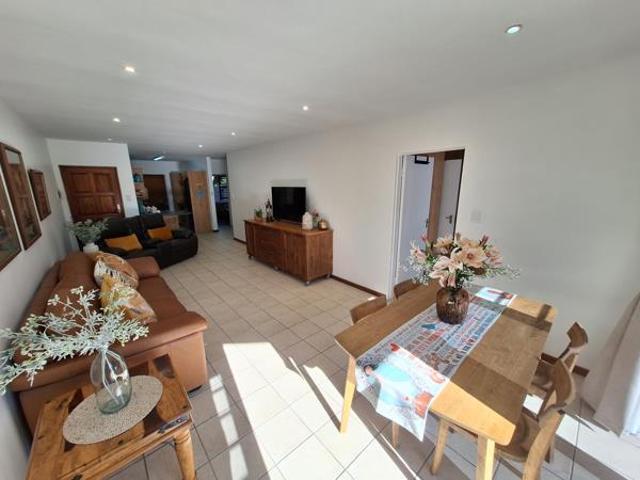 3 Bedroom Apartment in Jeffreys Bay Central