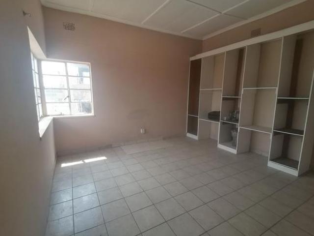 3 Bedroom Apartment in Krugersdorp Central