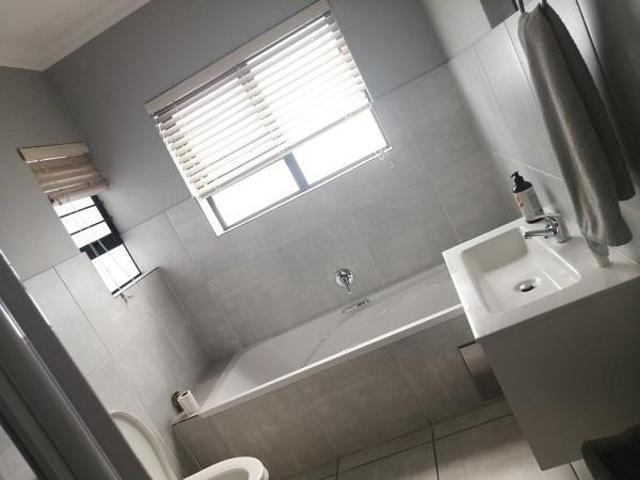 3 Bedroom Apartment in Krugersdorp Central