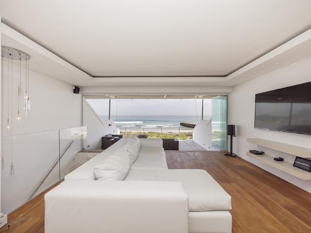 3 Bedroom Apartment in Lagoon Beach