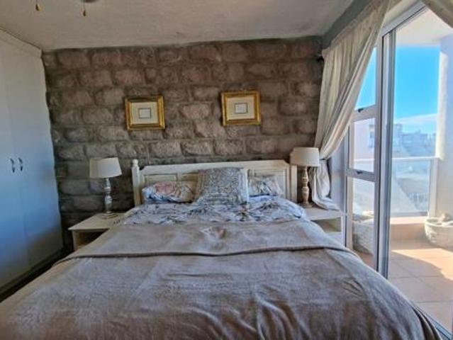 3 Bedroom Apartment in Lawrence Rocks