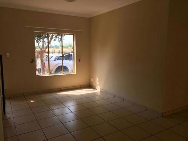 3 Bedroom Apartment in Lephalale Ellisras