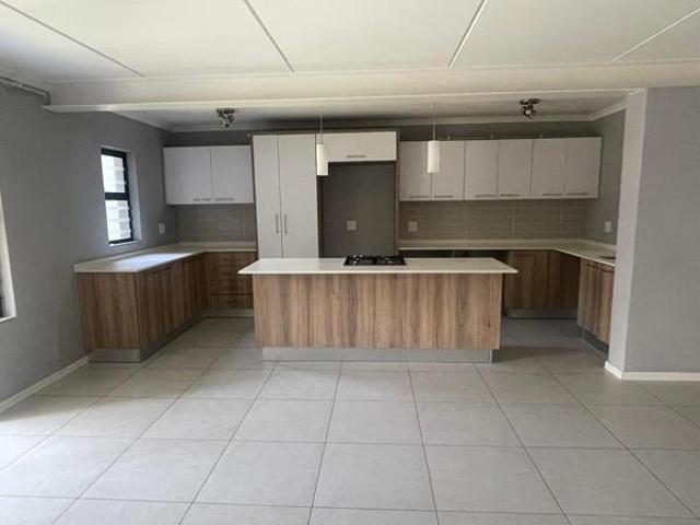 3 Bedroom Apartment in Linbro Park