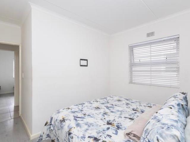 3 Bedroom Apartment in Parow Central