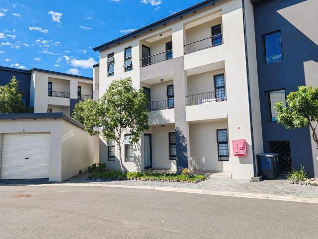 3 Bedroom Apartment in Parklands North