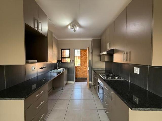 3 Bedroom Apartment in Ravenswood