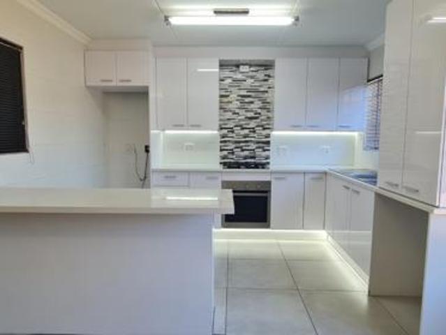 3 Bedroom Apartment in Ravenswood