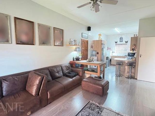 3 Bedroom Apartment in Roodekrans