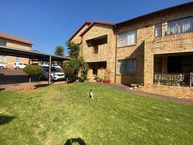 3 Bedroom Apartment in Roodekrans