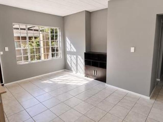 3 Bedroom Apartment in Roodekrans