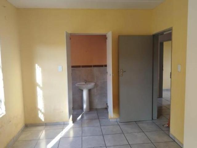 3 Bedroom Apartment in Roodepoort West