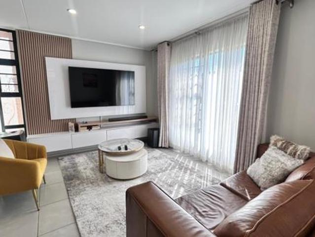 3 Bedroom Apartment in Rooihuiskraal North