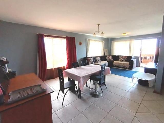 3 Bedroom Apartment in Rowallan Park