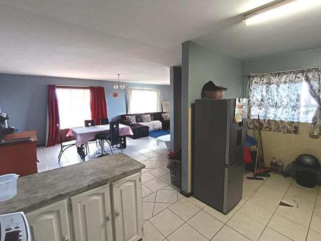 3 Bedroom Apartment in Rowallan Park