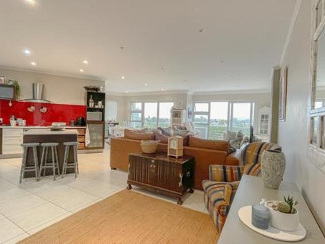 3 Bedroom Apartment in St Georges Park