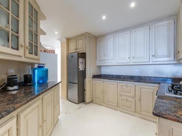3 Bedroom Apartment in Strand North