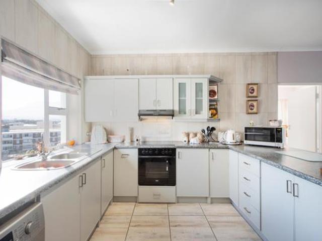 3 Bedroom Apartment in Strand South