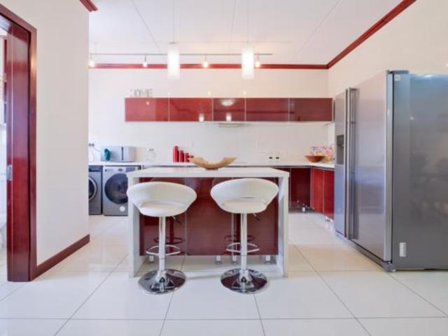 3 Bedroom Apartment in Summerset