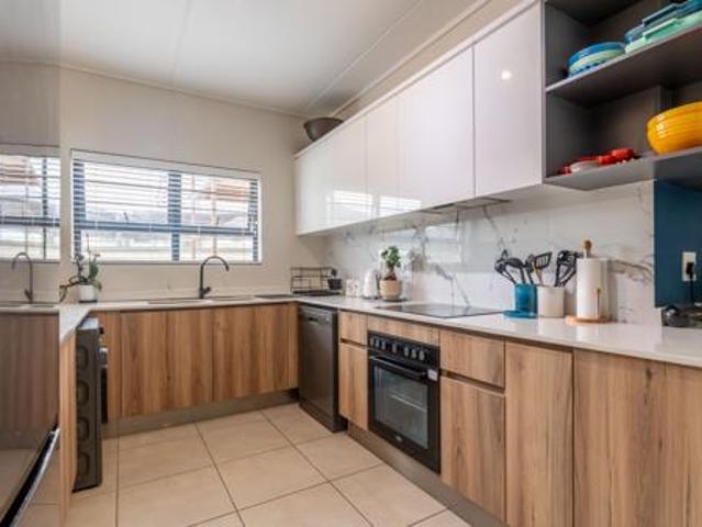 3 Bedroom Apartment in Sandown