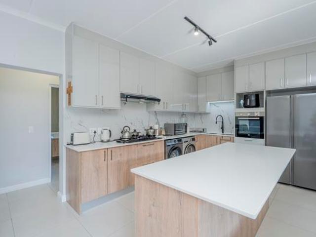 3 Bedroom Apartment in Sandown