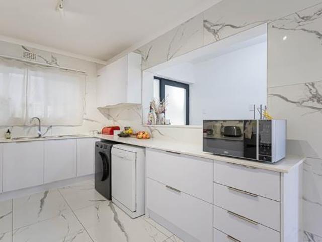 3 Bedroom Apartment in Sea Point