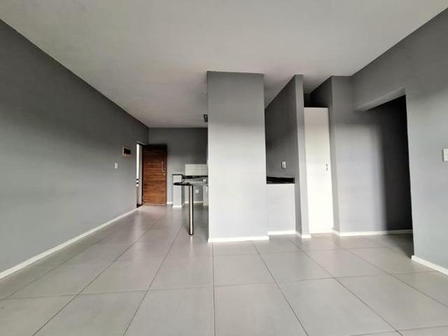 3 Bedroom Apartment in Sheffield Manor