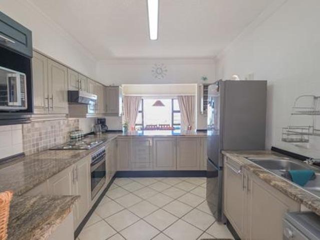 3 Bedroom Apartment in Shelly Beach