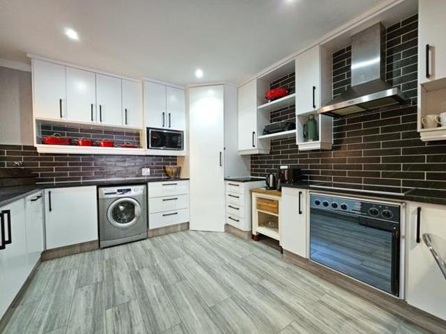 3 Bedroom Apartment in Simbithi Estate