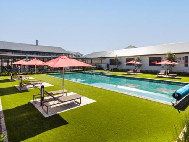3 Bedroom Apartment in Somerset West Central