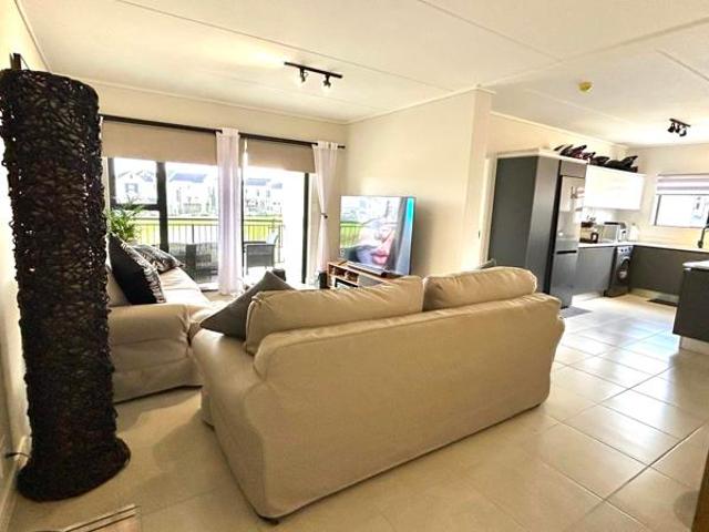 3 Bedroom Apartment in Somerset West Central