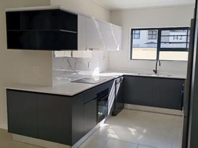 3 Bedroom Apartment in Somerset West Central