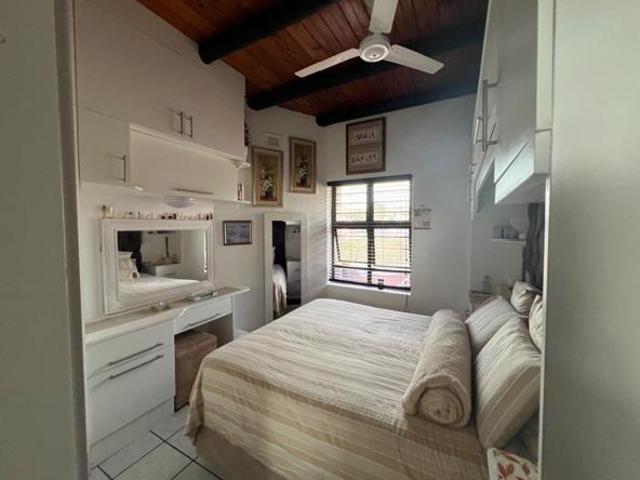 3 Bedroom Apartment in Uvongo Beach
