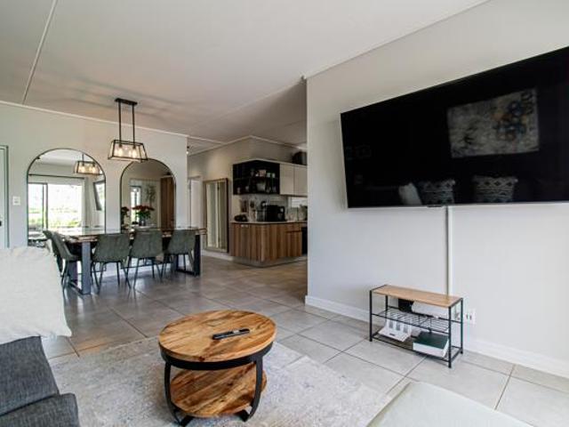 3 Bedroom Apartment in Waterfall