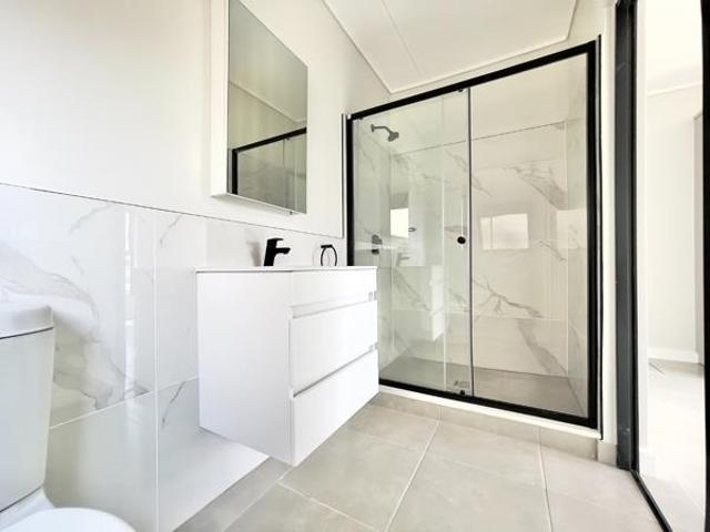 3 Bedroom Apartment in Waterfall