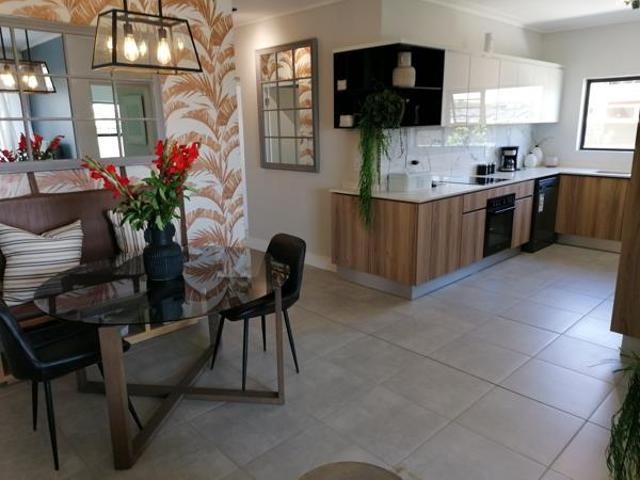 3 Bedroom Apartment in Waterfall