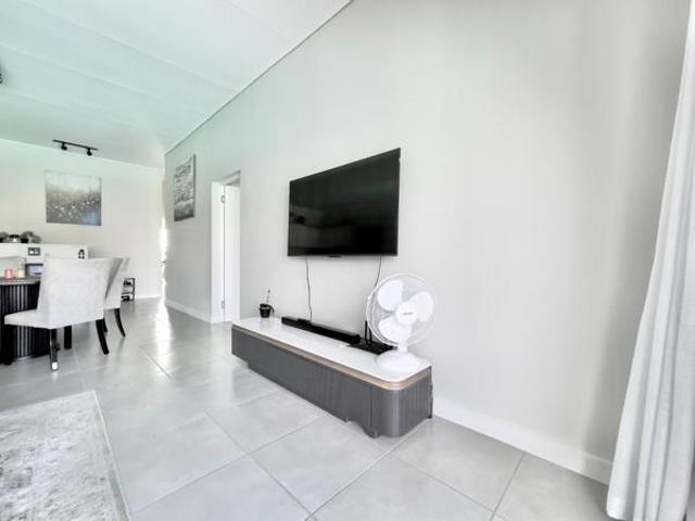 3 Bedroom Apartment in Waterfall