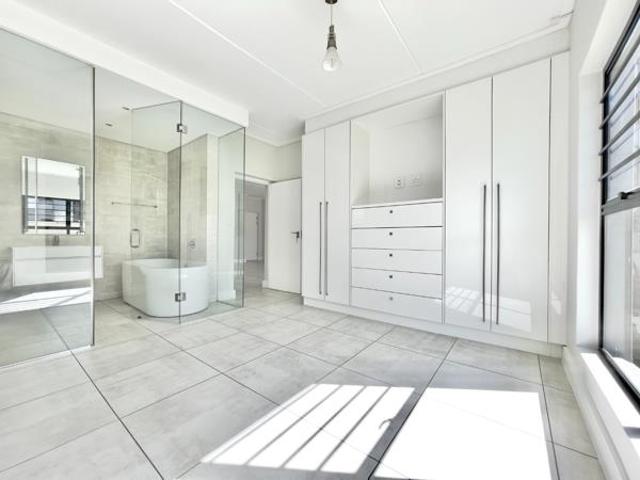 3 Bedroom Apartment in Waterfall