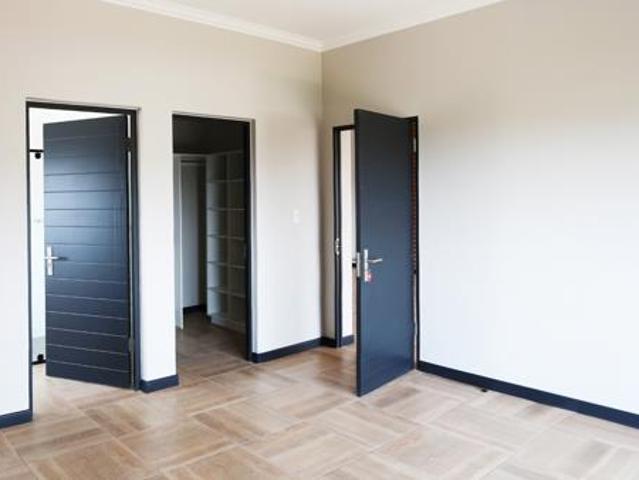3 Bedroom Apartment in Waterfall