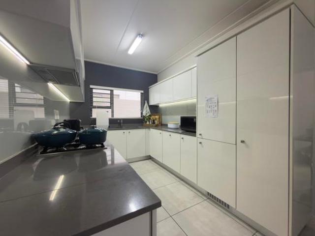3 Bedroom Apartment in Waterfall